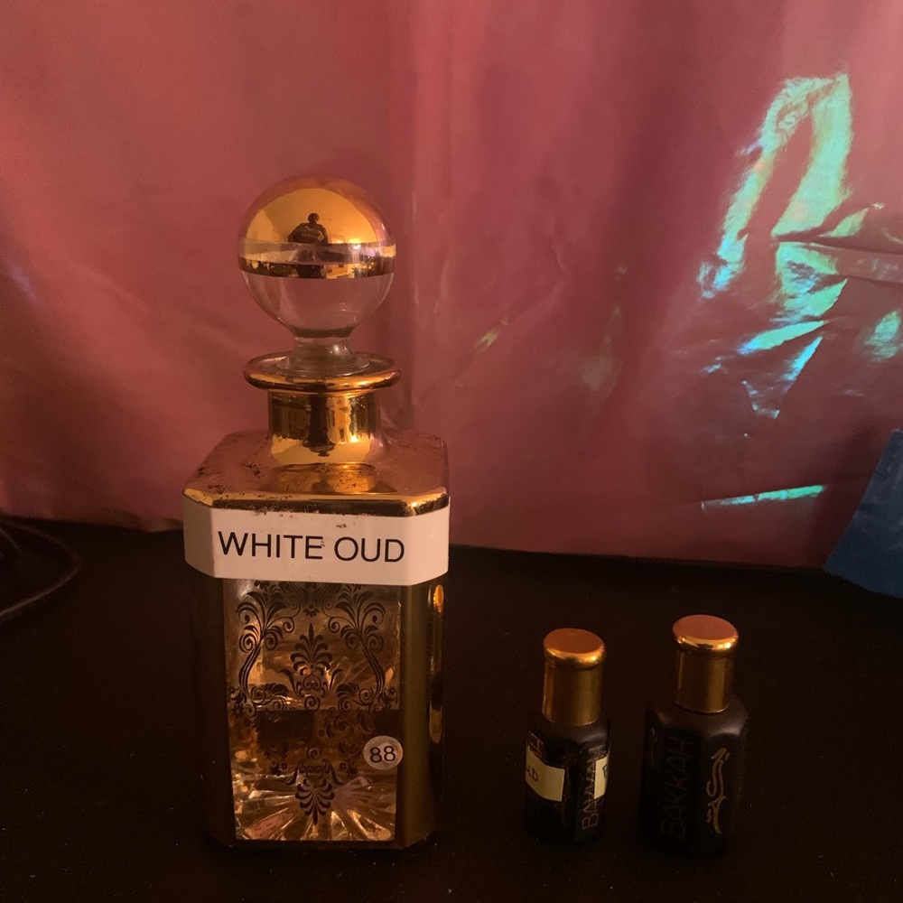 White Oud fragrance oil medium size black bottle